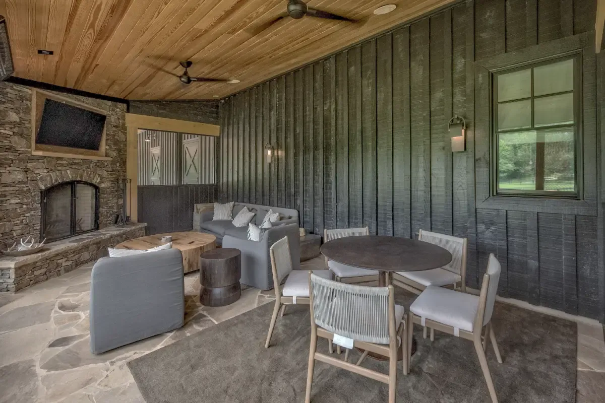 Outdoor patio in the barndominium.